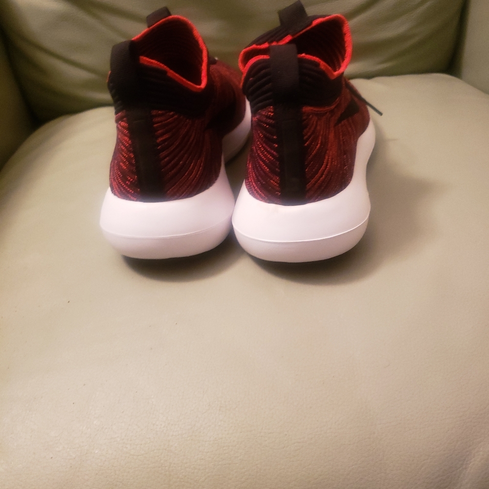 Nike - Picture 4 of 6